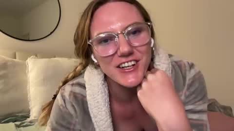 Snapshot of mollyrae8869 chatting on October 13, 2:55 am mollyrae8869 online show from October 13, 2:55 am