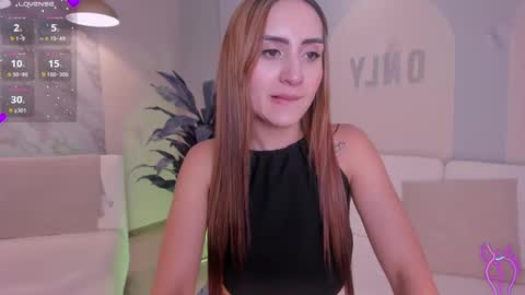 Snapshot of mollysunders_ chatting on February 12, 8:29 pm Molly Sunders online show from February 12, 8:29 pm