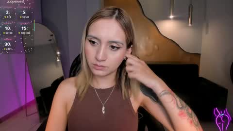 Molly Sunders online show from May 11, 8:50 pm