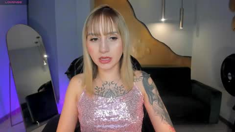 Molly Sunders online show from May 13, 8:27 pm