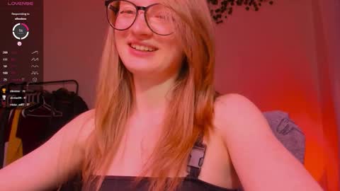 mollytucker online show from October 28, 3:25 pm