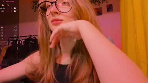 mollytucker online show from November 30, 4:55 pm