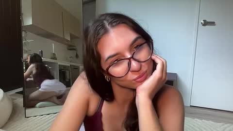 Snapshot of mollyy2006 chatting on March 16, 12:06 am Molly online show from March 16, 12:06 am