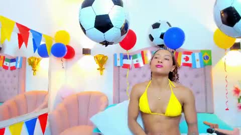 molyrestrepo online show from June 17, 7:48 pm
