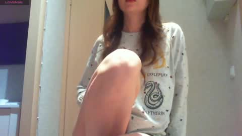 Snapshot of momentbeforedown chatting on April 18, 10:43 pm Hailey online show from April 18, 10:43 pm