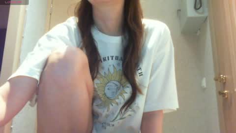 Snapshot of momentbeforedown chatting on April 19, 10:12 pm Hailey online show from April 19, 10:12 pm