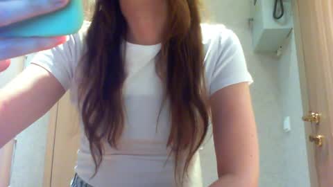 Snapshot of momentbeforedown chatting on June 7, 12:15 am Hailey online show from June 7, 12:15 am