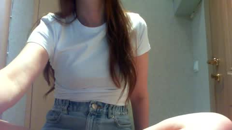 Snapshot of momentbeforedown chatting on June 8, 1:28 am Hailey online show from June 8, 1:28 am