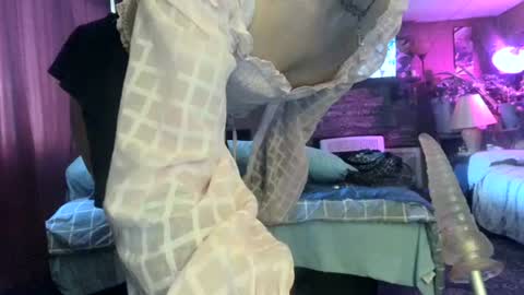 Snapshot of mommamadesissy chatting on February 28, 7:46 pm Bink online show from February 28, 7:46 pm