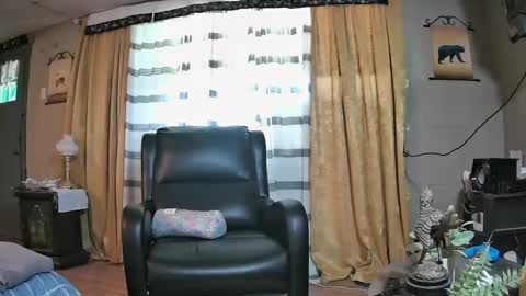 Snapshot of mommamadesissy chatting on October 3, 5:54 pm Bink online show from October 3, 5:54 pm