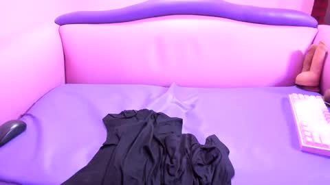 Snapshot of mommy_dirty_squirt chatting on September 21, 12:40 pm carolina online show from September 21, 12:40 pm