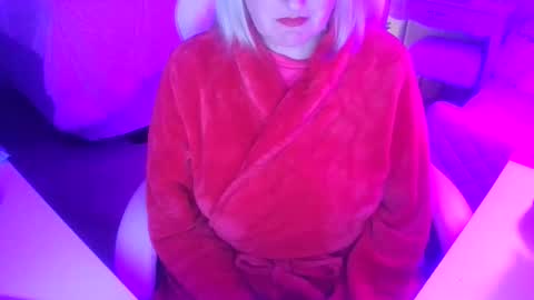 Snapshot of mommy_julia chatting on May 2, 8:41 am Mommy Julia online show from May 2, 8:41 am