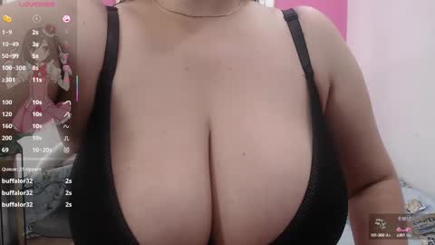 Snapshot of mommyissuess_ chatting on February 12, 2:56 am Daphne online show from February 12, 2:56 am