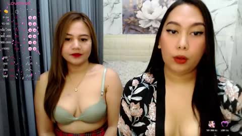 Snapshot of mommyknowsbest69 chatting on February 18, 9:16 am Hot Mommy Nathalie online show from February 18, 9:16 am