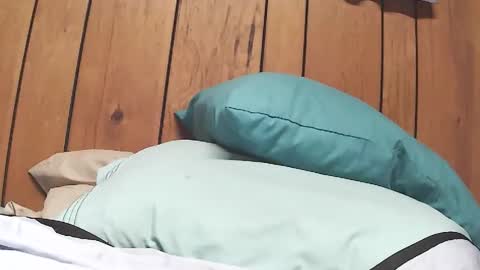 Snapshot of momsloveing chatting on March 3, 4:07 am justTHEit online show from March 3, 4:07 am