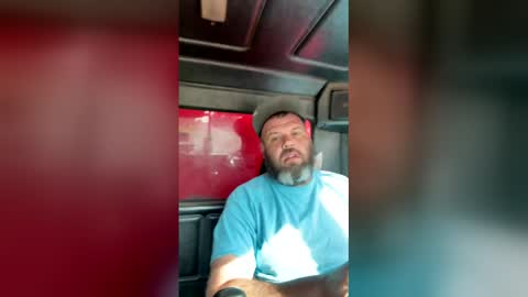 Snapshot of momsloveing chatting on March 24, 2:00 pm justTHEit online show from March 24, 2:00 pm