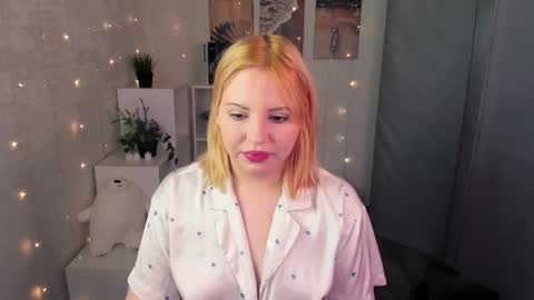 Snapshot of mon1ca_jones chatting on October 27, 3:32 am mon1ca_jones online show from October 27, 3:32 am