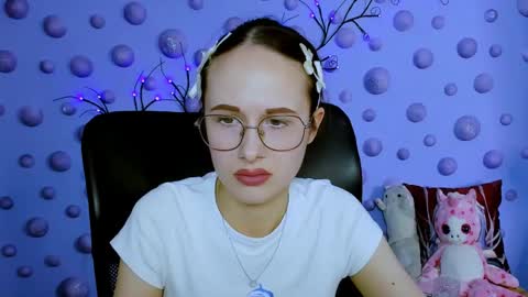 Mona  online show from May 3, 7:53 pm