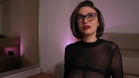 Mona Lisss online show from April 28, 10:42 am