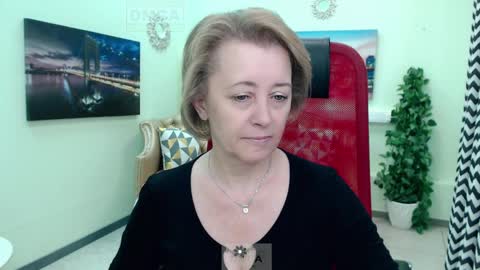 Snapshot of mona_w chatting on April 9, 11:04 am Mona online show from April 9, 11:04 am