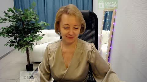 Snapshot of mona_w chatting on April 17, 3:48 pm Mona online show from April 17, 3:48 pm