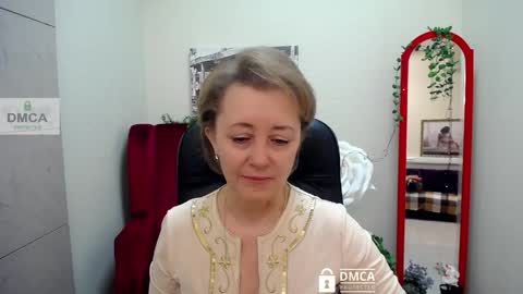 Snapshot of mona_w chatting on April 19, 11:20 am Mona online show from April 19, 11:20 am