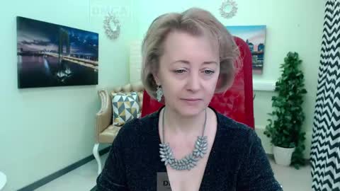 Snapshot of mona_w chatting on April 25, 7:55 am Mona online show from April 25, 7:55 am