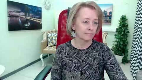 Snapshot of mona_w chatting on April 25, 1:41 pm Mona online show from April 25, 1:41 pm