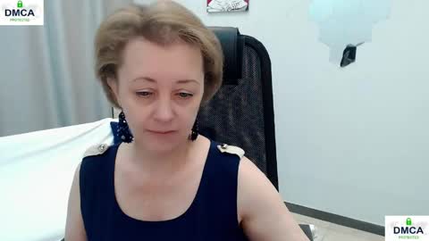Snapshot of mona_w chatting on May 10, 7:35 am Mona online show from May 10, 7:35 am