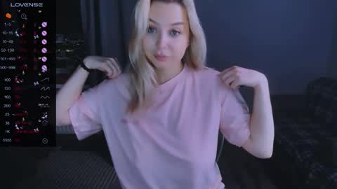 Snapshot of monalauu chatting on January 17, 3:11 am online show from January 17, 3:11 am