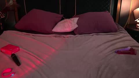 Snapshot of monamourrrr chatting on September 19, 7:10 am Taina online show from September 19, 7:10 am