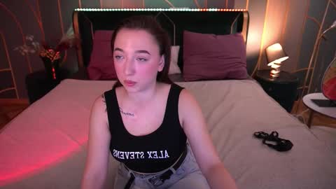 Snapshot of monamourrrr chatting on September 20, 6:25 am Taina online show from September 20, 6:25 am