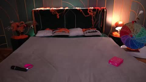 Snapshot of monamourrrr chatting on October 20, 5:41 am Taina online show from October 20, 5:41 am