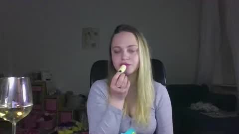 Snapshot of monarise chatting on April 3, 7:34 pm monarise online show from April 3, 7:34 pm