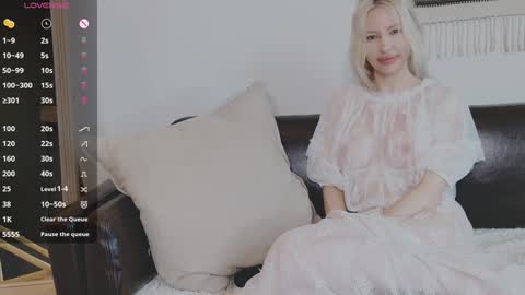 Snapshot of monet_stclair chatting on January 9, 3:23 pm PoppyPlayful online show from January 9, 3:23 pm