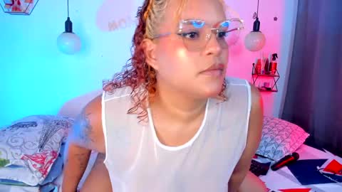 aleja      independent model       online show from April 1, 5:43 pm