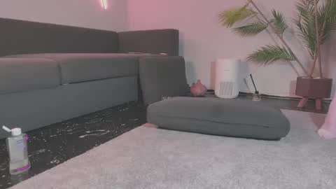 Monica online show from May 4, 5:36 am