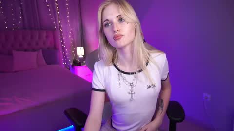 Snapshot of monicavelen chatting on September 23, 9:34 am Monica online show from September 23, 9:34 am