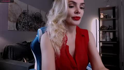 monicharm online show from September 12, 1:33 pm