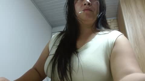 Snapshot of monickhotpri chatting on July 17, 5:03 am monickhotpri online show from July 17, 5:03 am