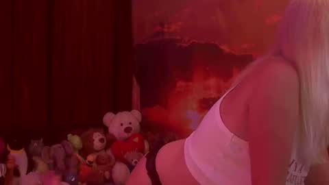 Snapshot of monicutex chatting on November 15, 3:37 am Monika online show from November 15, 3:37 am