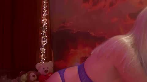 Snapshot of monicutex chatting on December 14, 2:50 am Monika online show from December 14, 2:50 am