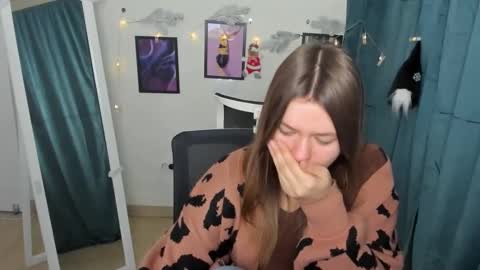 Snapshot of monika_youu chatting on December 14, 7:40 am Monika online show from December 14, 7:40 am