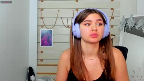 Snapshot of monika_youu chatting on December 20, 4:57 pm Monika online show from December 20, 4:57 pm