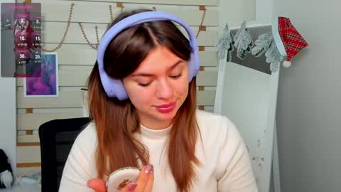 Snapshot of monika_youu chatting on December 21, 8:18 am Monika online show from December 21, 8:18 am
