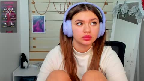 Snapshot of monika_youu chatting on December 21, 11:22 am Monika online show from December 21, 11:22 am