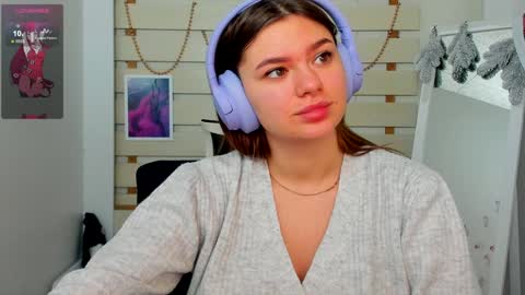 Snapshot of monika_youu chatting on December 22, 7:11 am Monika online show from December 22, 7:11 am