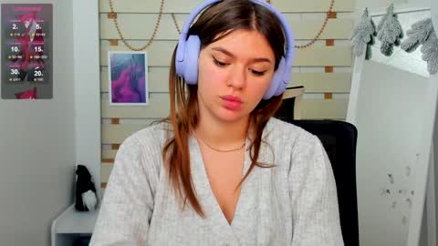 Snapshot of monika_youu chatting on December 22, 10:17 am Monika online show from December 22, 10:17 am