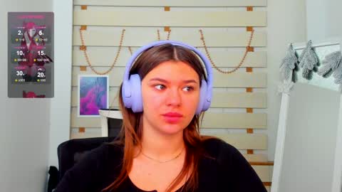Snapshot of monika_youu chatting on December 29, 7:39 am Monika online show from December 29, 7:39 am