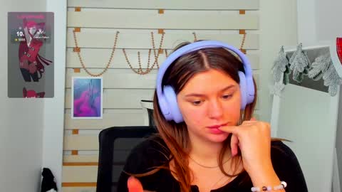 Snapshot of monika_youu chatting on December 30, 2:51 pm Monika online show from December 30, 2:51 pm